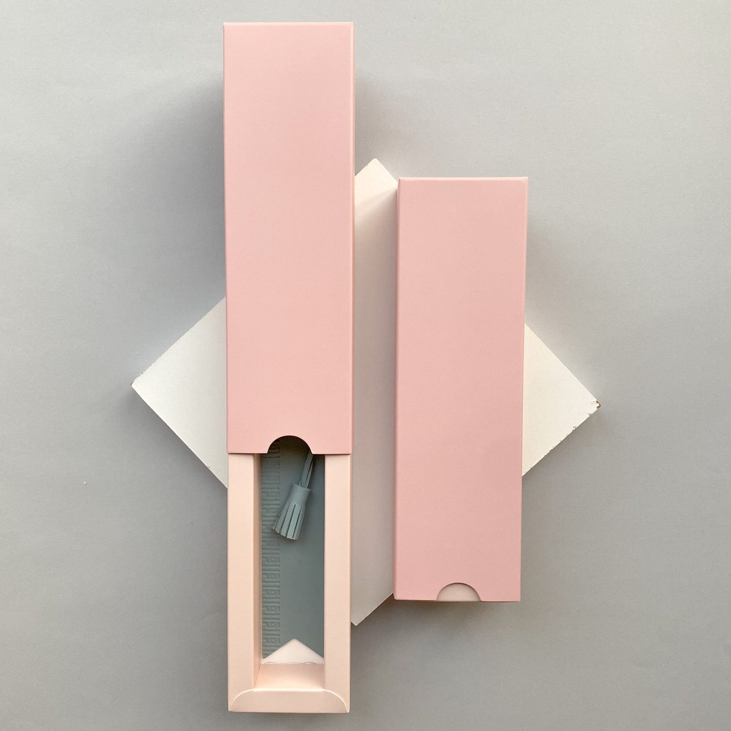 فاصل كتاب جلدي